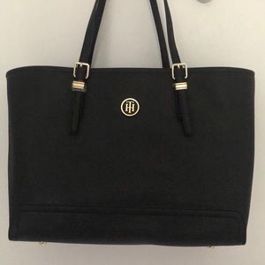 Tommy Hilfiger pocketbook - BARELY USED